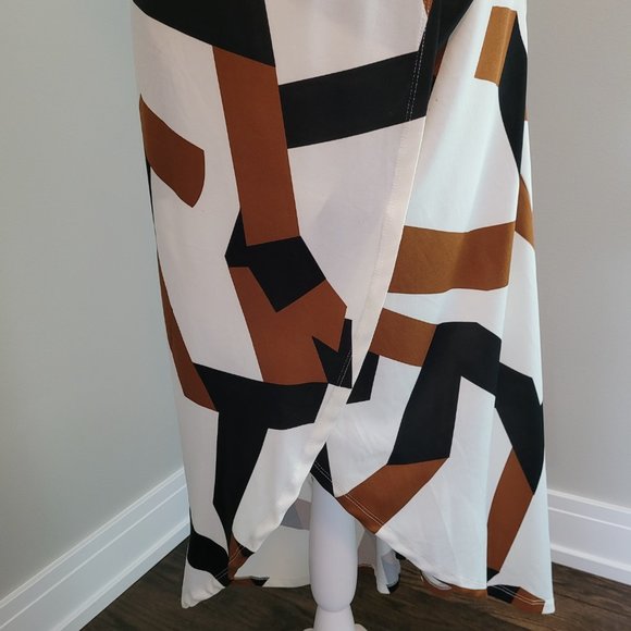 Venus V- neck Wrap Style Dress - Picture 4 of 8